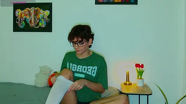 Snapshot of arnold_laurent_ chatting on October 5, 11:36 am arnold laurent  online show from October 5, 11:36 am