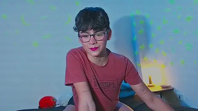 Snapshot of arnold_laurent_ chatting on December 6, 11:14 pm arnold laurent  online show from December 6, 11:14 pm