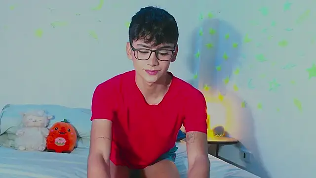 Snapshot of arnold_laurent_ chatting on February 19, 7:27 pm arnold laurent  online show from February 19, 7:27 pm