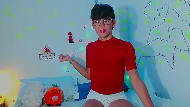 Snapshot of arnold_laurent_ chatting on December 26, 6:54 pm arnold laurent  online show from December 26, 6:54 pm