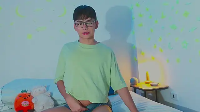 Snapshot of arnold_laurent_ chatting on February 9, 8:56 pm arnold laurent  online show from February 9, 8:56 pm