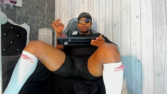 Snapshot of RicoBrown777_ chatting on January 29, 3:44 am RicoBrown777  online show from January 29, 3:44 am