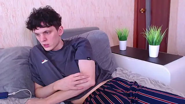 Snapshot of RYAN__GOSLING chatting on September 30, 10:41 am RYAN  GOSLING online show from September 30, 10:41 am