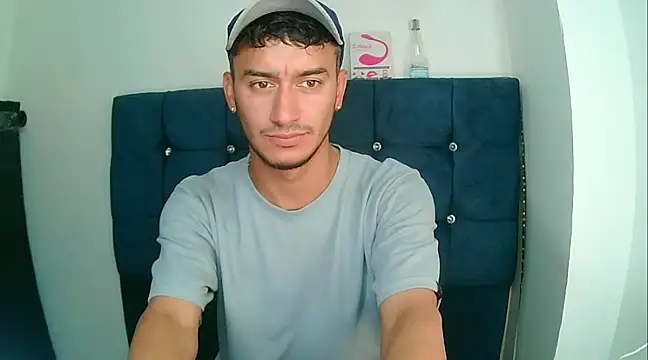 Snapshot of Kevin_Torres chatting on January 13, 2:32 pm Kevin Torres online show from January 13, 2:32 pm