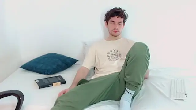 Elio555 online show from December 12, 3:27 pm