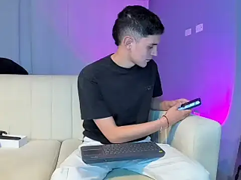 Snapshot of bastia_noooo chatting on December 23, 6:00 am bastia noooo online show from December 23, 6:00 am