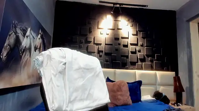 Logan Varela online show from December 19, 4:02 am