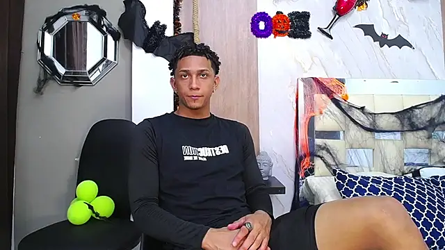 dominic smith  online show from October 28, 10:45 pm