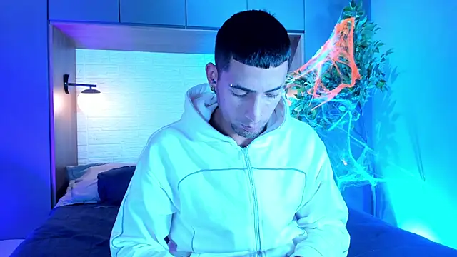 DrakeNeumann online show from November 8, 3:43 am