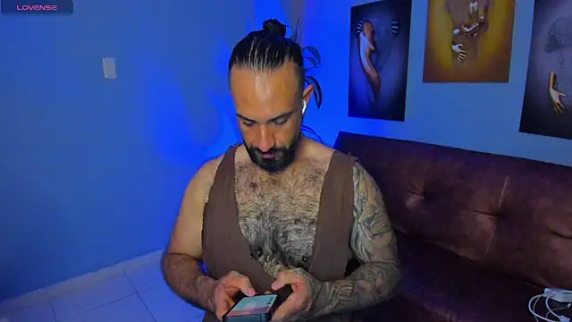 mr maik online show from October 9, 8:03 pm