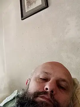 Snapshot of AlexandruCsaba chatting on March 10, 9:23 am AlexandruCsaba online show from March 10, 9:23 am