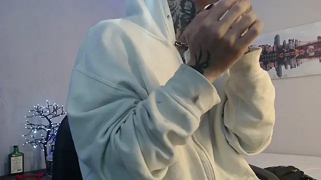 Snapshot of Andy_bapho chatting on December 28, 4:30 pm Andy bapho online show from December 28, 4:30 pm