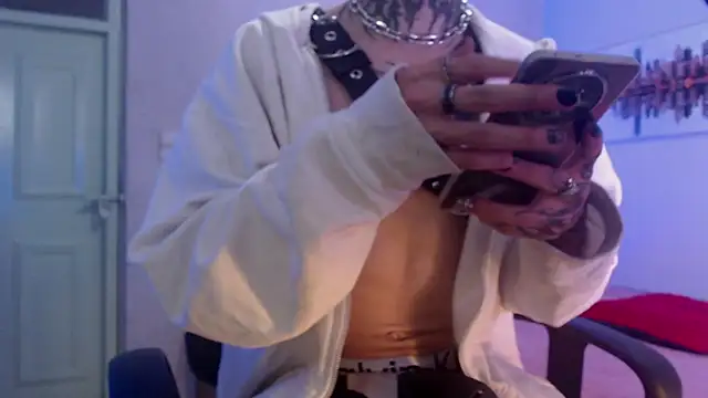 Snapshot of Andy_bapho chatting on December 27, 2:44 pm Andy bapho online show from December 27, 2:44 pm