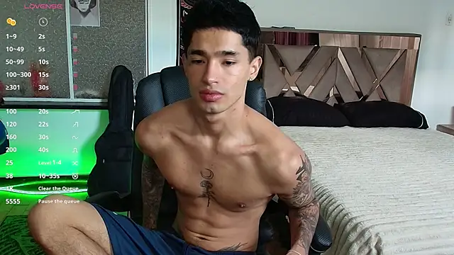 Snapshot of Damon__333 chatting on October 25, 8:32 pm Damon  333 online show from October 25, 8:32 pm