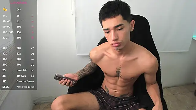 Snapshot of Damon__333 chatting on January 15, 9:20 pm Damon  333 online show from January 15, 9:20 pm