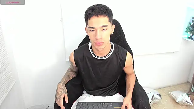 Snapshot of Damon__333 chatting on January 8, 12:17 am Damon  333 online show from January 8, 12:17 am