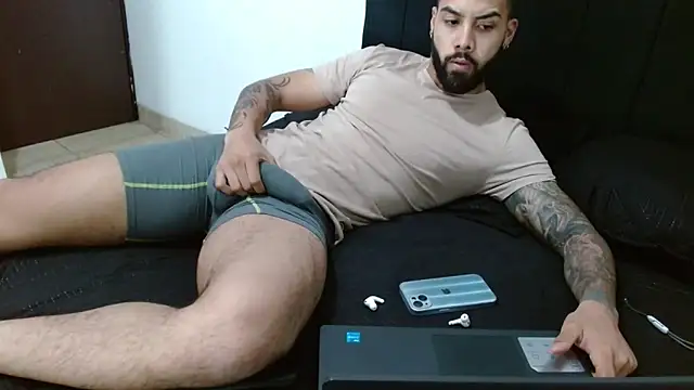 Hendry  online show from December 6, 4:36 am