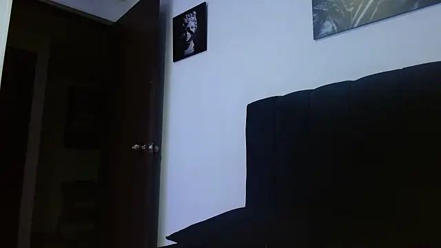 Hendry  online show from February 14, 11:43 pm