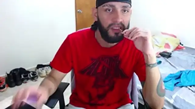 Snapshot of samir_music chatting on October 24, 11:50 pm samir music online show from October 24, 11:50 pm