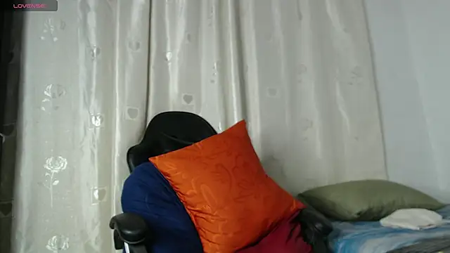 tizziano castillo  online show from February 6, 2:11 am