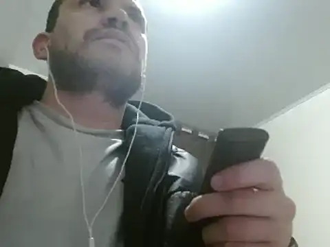 Snapshot of camiloking1720 chatting on February 5, 5:10 pm camiloking1720 online show from February 5, 5:10 pm