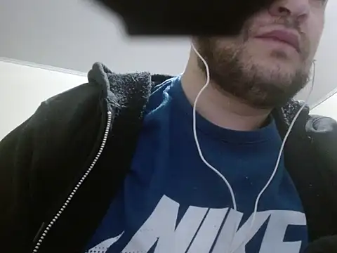 Snapshot of camiloking1720 chatting on September 21, 12:00 am camiloking1720 online show from September 21, 12:00 am