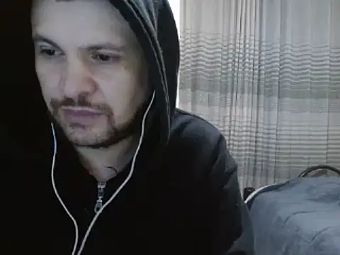 Snapshot of camiloking1720 chatting on February 1, 1:41 pm camiloking1720 online show from February 1, 1:41 pm