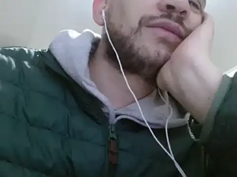 Snapshot of camiloking1720 chatting on January 24, 8:43 pm camiloking1720 online show from January 24, 8:43 pm