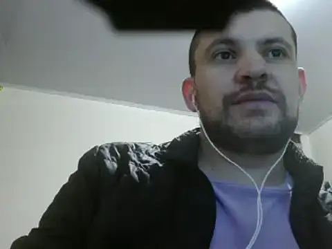 Snapshot of camiloking1720 chatting on February 23, 7:36 pm camiloking1720 online show from February 23, 7:36 pm