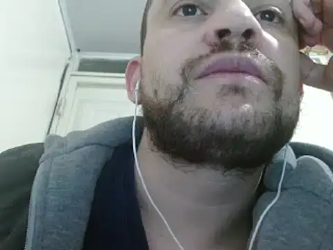 Snapshot of camiloking1720 chatting on December 12, 3:10 am camiloking1720 online show from December 12, 3:10 am