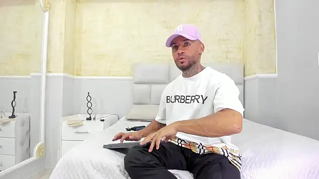 Snapshot of BruceNixon chatting on February 24, 8:36 pm BruceNixon online show from February 24, 8:36 pm