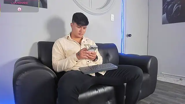 Cristopher strong online show from February 2, 2:25 pm