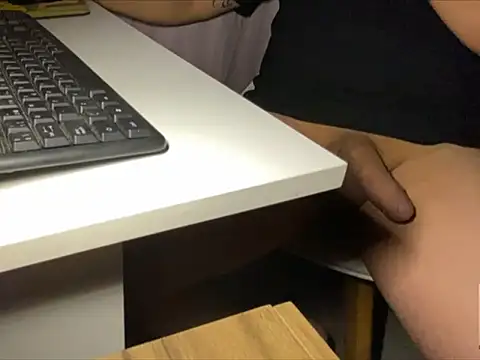 tomazu11 online show from November 3, 12:59 am