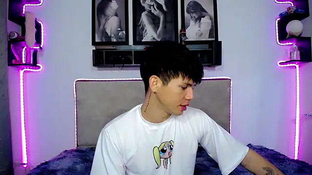 Tayson Rivers online show from December 6, 11:14 pm