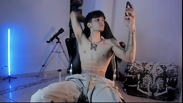 Snakebutterfly online show from October 19, 6:07 am