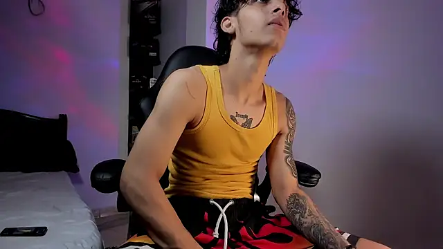 Snakebutterfly online show from March 18, 7:01 am