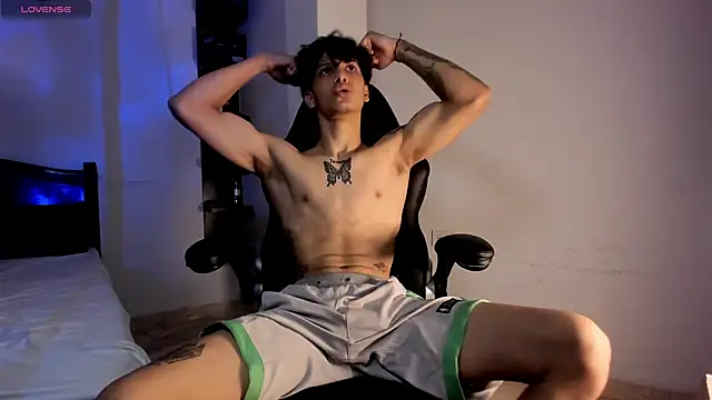 Snakebutterfly online show from March 9, 11:03 pm