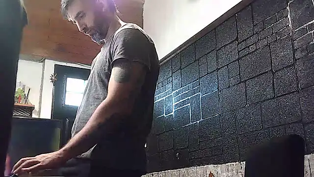 ozzypsico13 online show from December 8, 7:22 pm