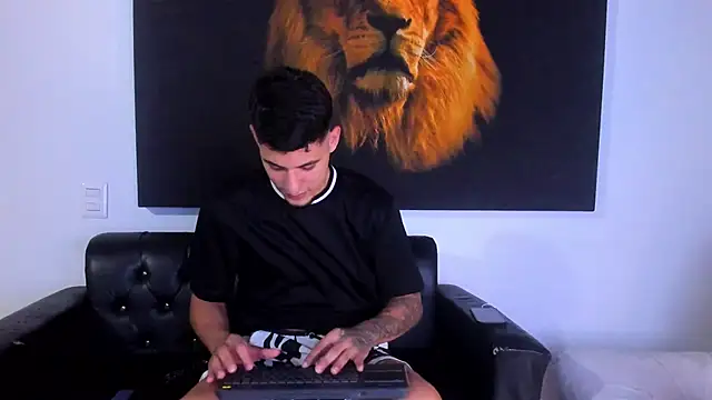 Snapshot of kyle_smithxx chatting on December 5, 12:52 am kyle smithxx online show from December 5, 12:52 am