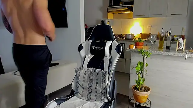 dafboy1 online show from December 13, 11:00 pm