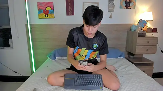 justinbiler online show from October 17, 12:53 pm