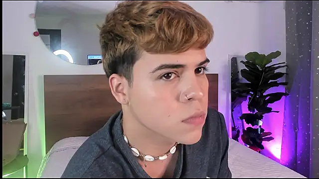 justinbiler online show from December 16, 4:45 am