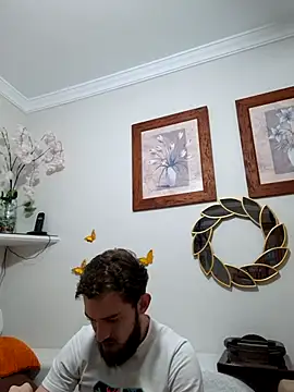 jorgeeetee18 online show from April 1, 7:44 pm