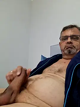 axecoman60 online show from December 20, 7:17 pm