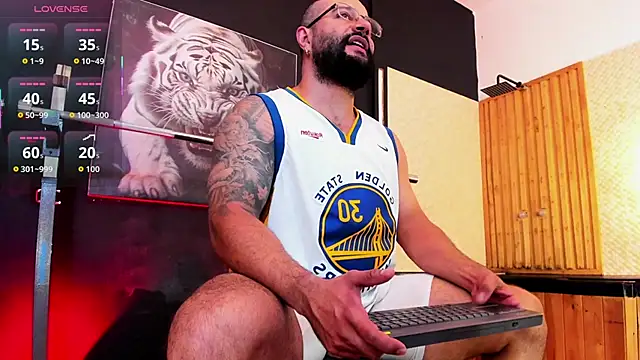 Luke  09 online show from November 26, 12:30 pm