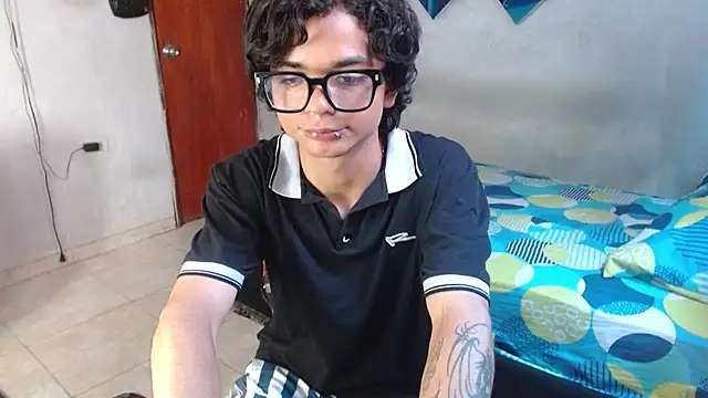 Lovebeng  online show from April 4, 8:39 pm