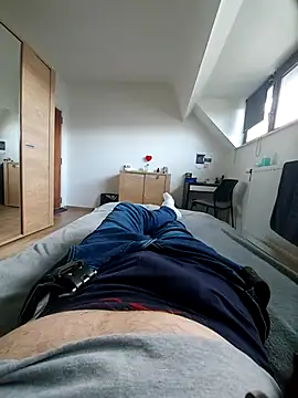 Snapshot of pascalino100 chatting on February 15, 8:11 am pascalino100 online show from February 15, 8:11 am