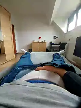 Snapshot of pascalino100 chatting on February 8, 9:56 am pascalino100 online show from February 8, 9:56 am