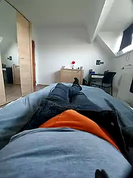 Snapshot of pascalino100 chatting on January 27, 8:51 am pascalino100 online show from January 27, 8:51 am