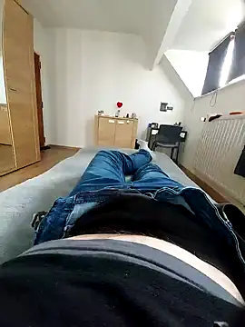 Snapshot of pascalino100 chatting on February 1, 12:16 pm pascalino100 online show from February 1, 12:16 pm